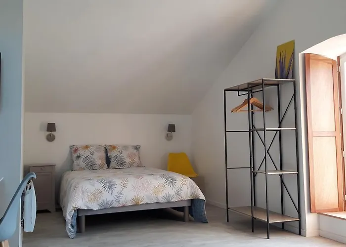 De Charme Entierement Renove *