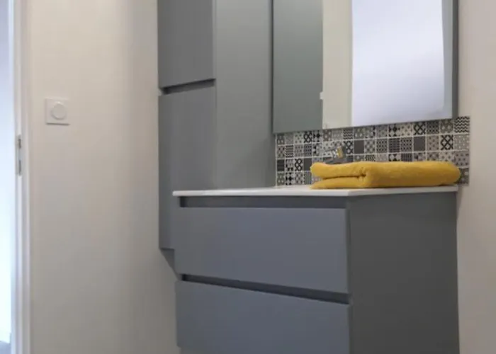 De Charme Entierement Renove Linars